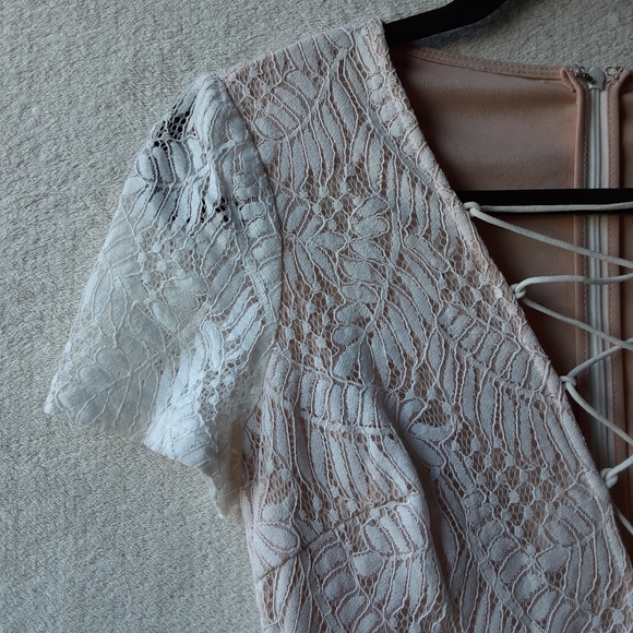 -- X -- Forever 21 Deep V Lace Up Dress - Picture 4 of 8